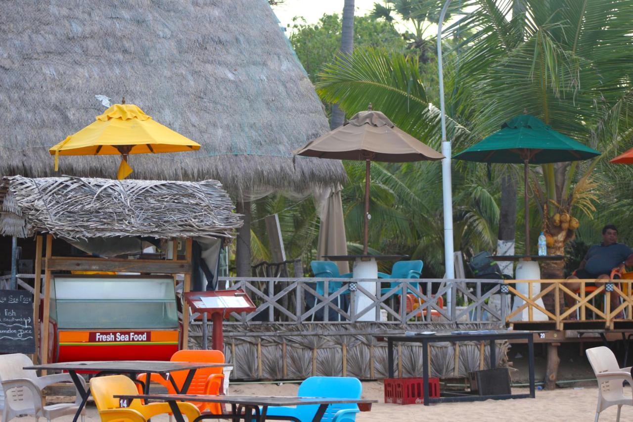 Coconut Beach Lodge Trincomalee Extérieur photo