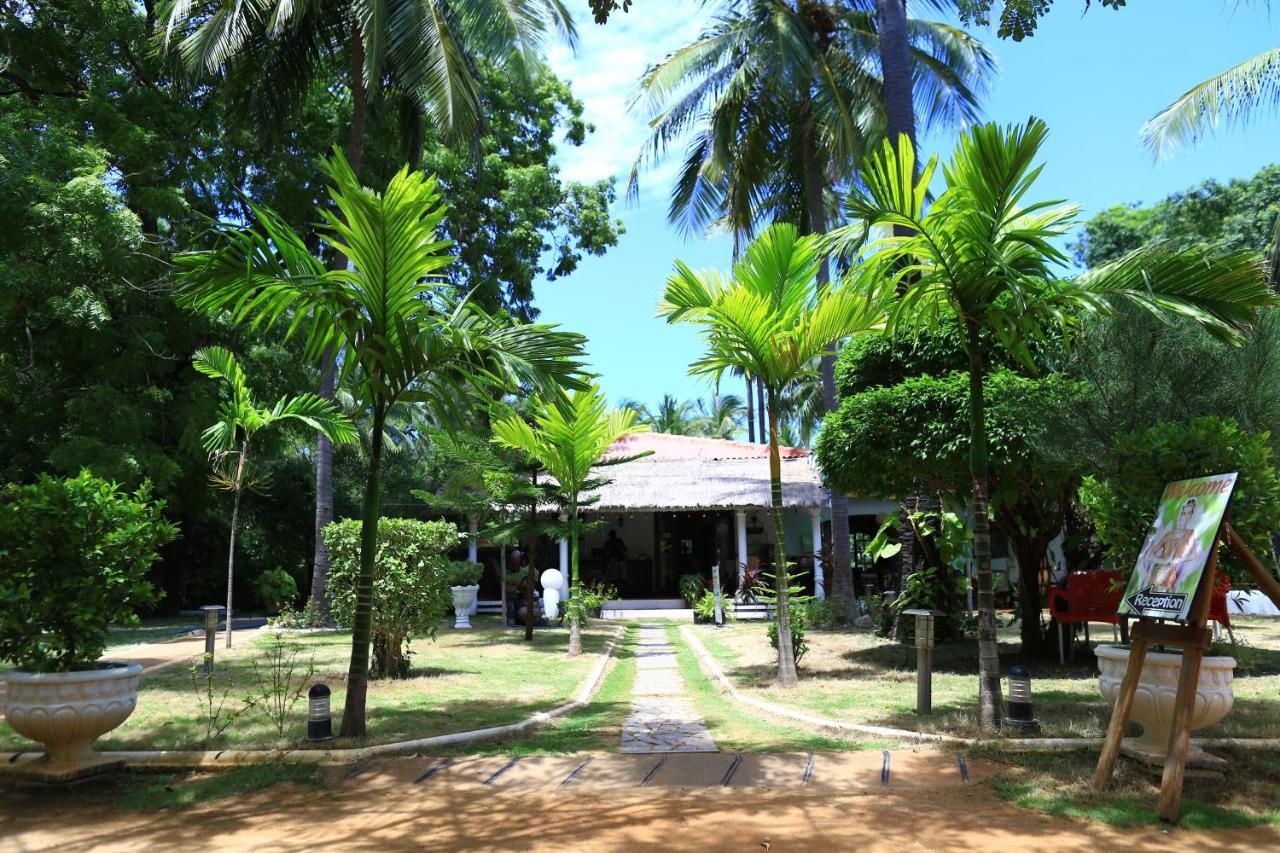 Coconut Beach Lodge Trincomalee Extérieur photo