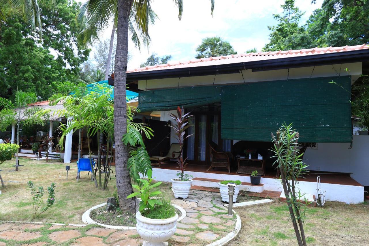 Coconut Beach Lodge Trincomalee Extérieur photo